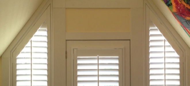Slanted sidelights around a door.